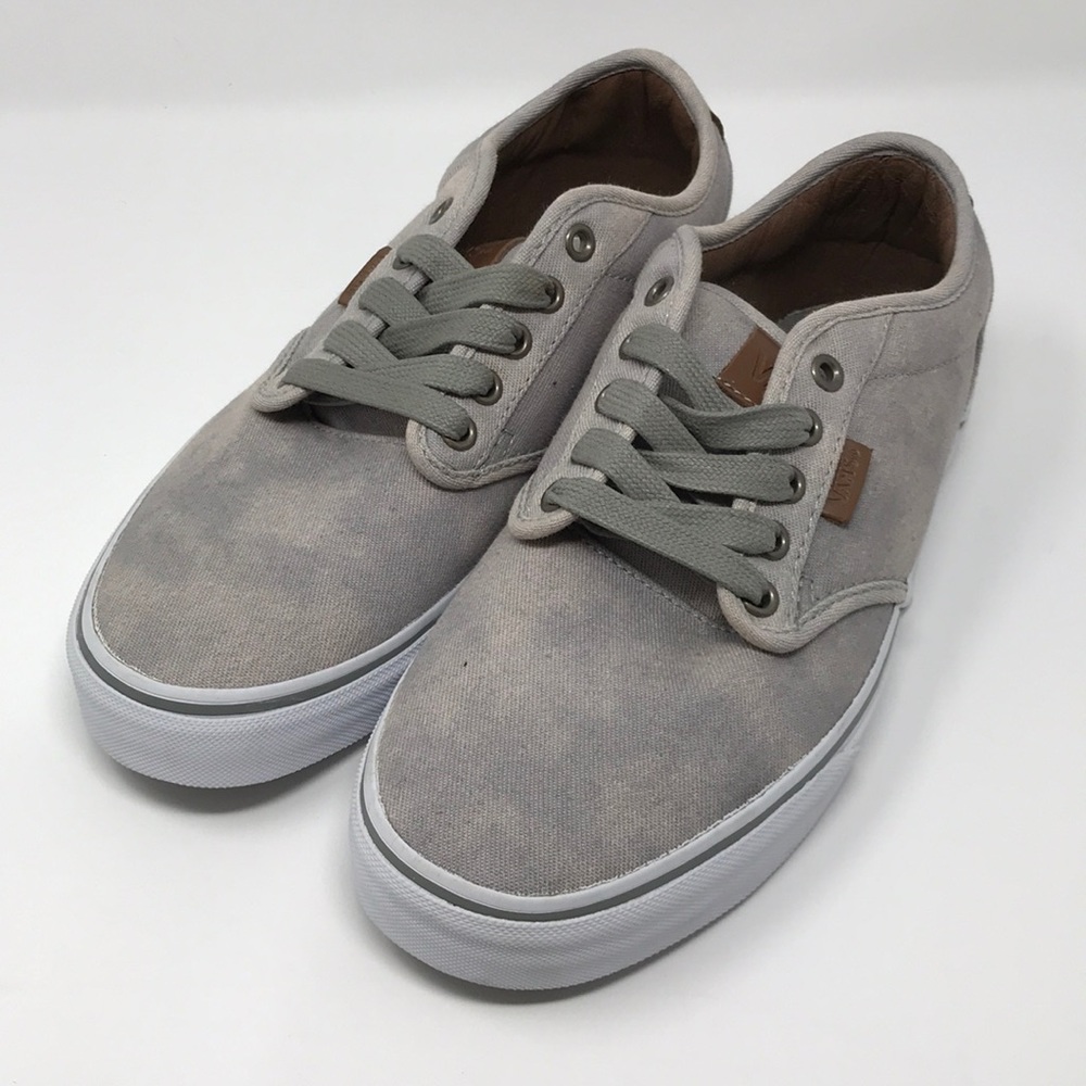 Men’s grey Vans sneakers with laces
